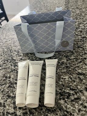 LANOVERA Travel Toiletries Set - Light Blue Patterned Gift Bag